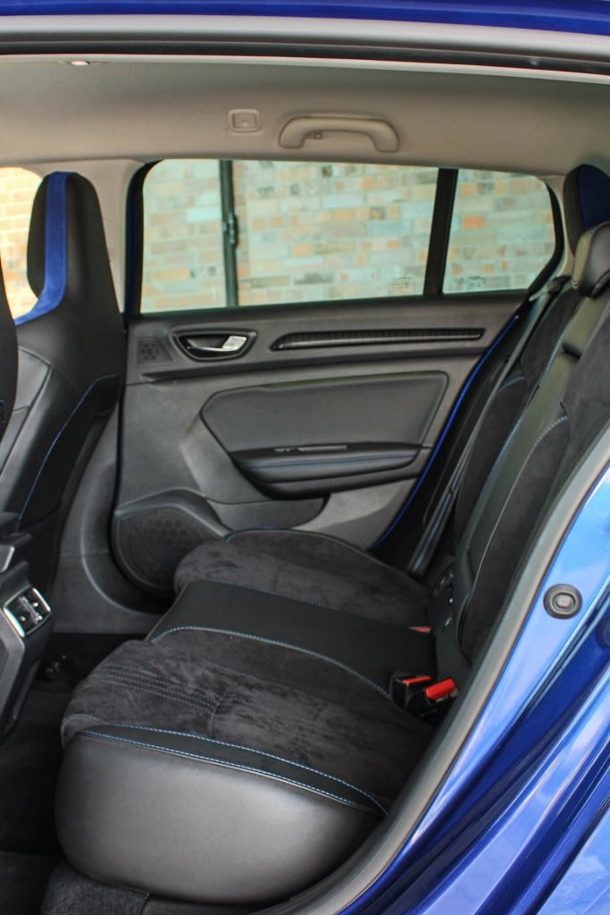 Megane-GT-36-683x1024 TEST | Renault Megane Grandtour GT 205 EDC - GieTe kwadrat