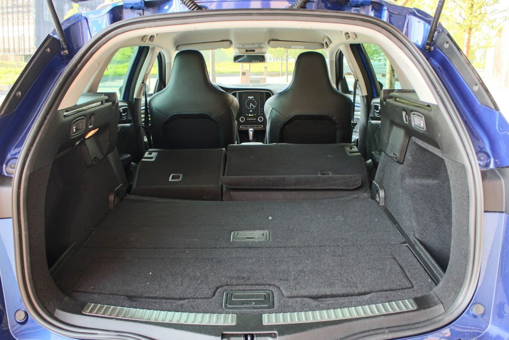 Megane-GT-40-1024x683 TEST | Renault Megane Grandtour GT 205 EDC - GieTe kwadrat