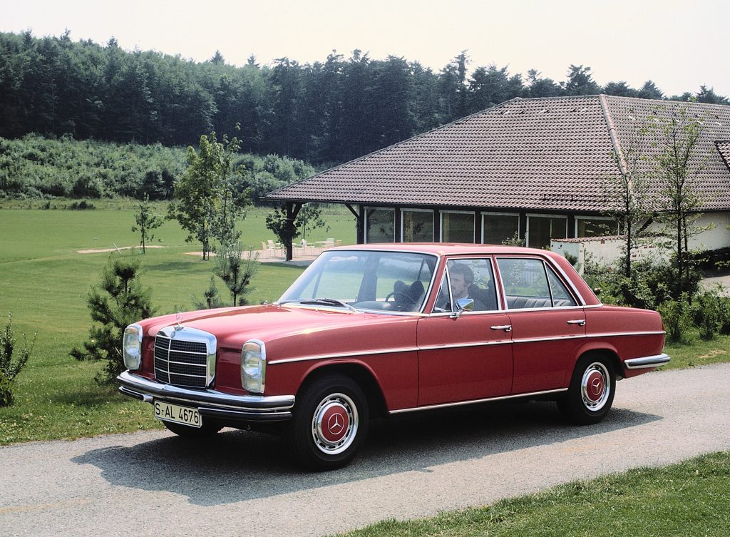 50-lat-limuzyn-Mercedes-Benz-W-114-W-115-01-1024x753 50 lat limuzyn Mercedes-Benz W 114/W 115