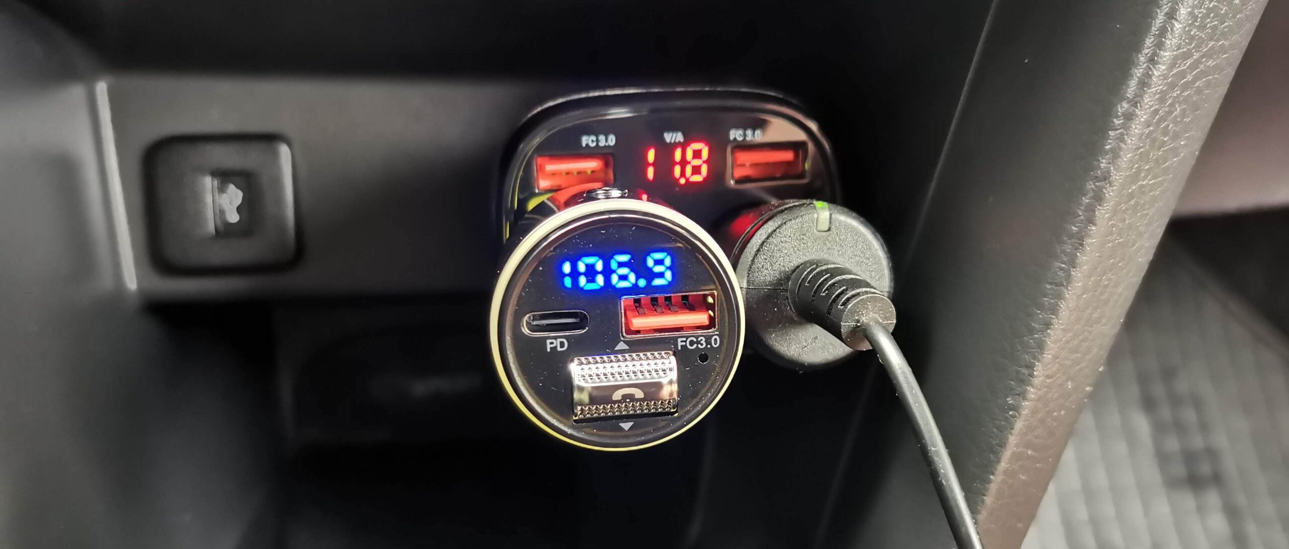 Navitel-USP55-Pro-oAutach.pl-002-scaled TEST | Rozdzielacz gniazda zapalniczki Navitel USP55 Pro - cztery wtyczki z jednego gniazda - opnie, recenzja, #kluczowa5